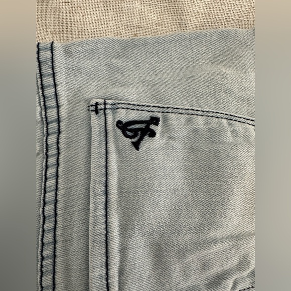 VIP Jeans Women's Size 5/6 Distressed Stretch Light Wash Denim Jeans - Picture 4 of 13